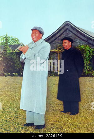 Lin Biao mit Mao Zedong, 1966. Lin Biao (1907 - 1971). Lin wurde bei der Schaffung der Grundlagen für Maos Personenkult instrumental, und war in der Kulturrevolution durch genannt werden Maos Nachfolger bestimmt belohnt. Lin starb am 13. September 1971. Stockfoto