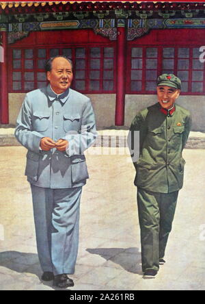 Lin Biao mit Mao Zedong, 1966. Lin Biao (1907 - 1971). Lin wurde bei der Schaffung der Grundlagen für Maos Personenkult instrumental, und war in der Kulturrevolution durch genannt werden Maos Nachfolger bestimmt belohnt. Lin starb am 13. September 1971. Stockfoto