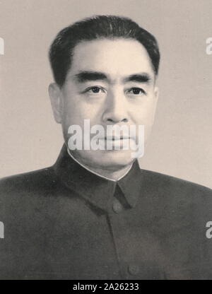 Zhou Enlai (1898-1976), Premier der Volksrepublik China. Zhou war Chinas Regierungschef, von Oktober 1949 bis zu seinem Tod im Januar 1976. Zhou diente unter Mao Zedong und wurde in der Aufstieg der Kommunistischen Partei an die Macht instrumental, und später in die Konsolidierung ihrer Kontrolle, die Außenpolitik, und die Entwicklung der chinesischen Wirtschaft. Stockfoto