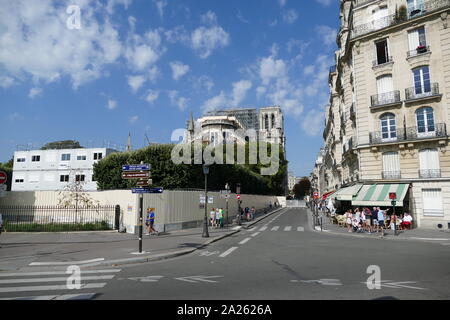 Notre-Dame de Paris einer Renovierung und Restaurierung im September 2019. Das Dach von Notre-Dame fing Feuer am Abend des 15. April 2019. Brennen für rund 15 Stunden, die Kathedrale anhaltende schwere Schäden. Am 16. Juli 2019, das Französische Parlament ein Gesetz verabschiedet, dass es wieder genau so, wie er vor dem Feuer erschienen sein. Stockfoto