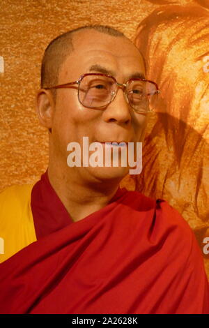 Waxwork des 14. Dalai Lama (Tenzin Gyatso, geboren Lama Thondup; Juli 1935) ist die aktuelle Dalai Lama. Dalai Lamas sind wichtige Mönche der Gelug-schule, die neueste Schule des tibetischen Buddhismus, Stockfoto