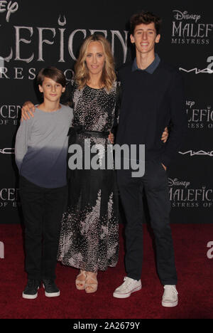 Hollywood, Kalifornien, USA. 30 Sep, 2019. Leo Kipling Boyer, Kim Raver, Lukas West Boyer 09/26/2019 Die Weltpremiere von "aleficent: Herrin des Bösen" im El CapitanTheater in Los Angeles, CA Foto von Izumi Hasegawa/HollywoodNewsWire.co Credit statt: Hollywood News Wire Inc./Alamy leben Nachrichten Stockfoto