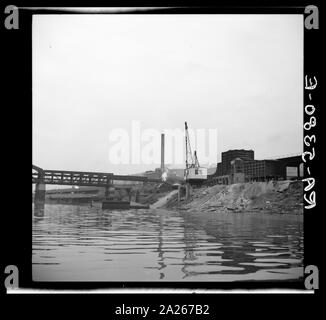 Datum 1936 September Titel Pittsburgh Waterfront. Flüsse Monongahela und Allegheny, Pennsylvania Hinweise Titel und andere Informationen von caption Karte. Los 1342 (Ort der entsprechenden Drucken). Transfer; in den Vereinigten Staaten. Office of War Information. Übersee Bild Division. Washington Division; 1944. Stockfoto