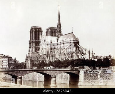 Foto der Ostfassade der Cathédrale Notre-Dame de Paris mit Édouard Baldus (1813-1889). Französische Landschaft, Architektur und den Fotografen. Vom 1860 Stockfoto