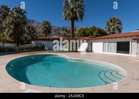 Blick auf den Pool in einem Haus in Palm Springs, Kalifornien, einer von nur zwei Häuser von Sänger Elvis Presley besessen werden. Stockfoto