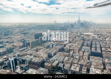 Luftaufnahme der Skyline von Dubai aus Flugzeug gesehen, Vereinigte Arabische Emirate Stockfoto