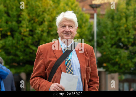 Manchester, Großbritannien. 1. Okt 2019. Stanley Johnson, Vater von Boris Johnson, Premierminister des Vereinigten Königreichs, während die Konservative Partei Konferenz an der Manchester Central Convention Complex, Manchester am Dienstag, 1. Oktober 2019 (Quelle: P Scaasi | MI Nachrichten) Credit: MI Nachrichten & Sport/Alamy leben Nachrichten Stockfoto