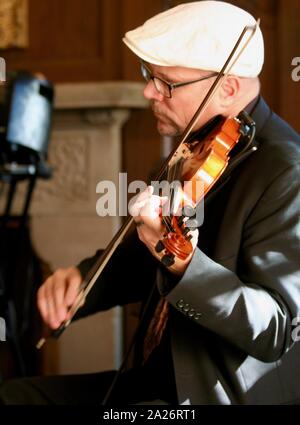 September 29, 2019, Santa Barbara, Kalifornien: Live Entertainment während Ã" Wege zu CommunityÃ im Santa Barbara Schöne Awards 2019 an der Hochschule für Musik des Westens. .. Laut deren Website, Ã' jedes Jahr, Santa Barbara Schöne erkennt wichtige Verschönerung Projekte in der ganzen Stadt durch Unsere Jährliche Programm Awards. Von kleinen single-family Residence do-it-yourself-Projekte Immobilien Gärten, bürgerlichen Gebäude, Theater, Kunst im öffentlichen Raum, und alles dazwischen, diese Auszeichnungen, vorbildliche Eigenschaften Ã und den beteiligten Personen à, die bea erweitern Stockfoto