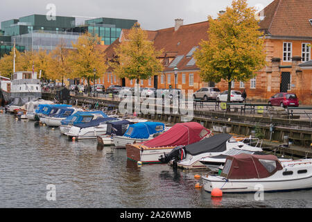 Frederiksholms Kanal in der Stadt Kopenhagen an einem bewölkten Herbst Tag, Dänemark Stockfoto