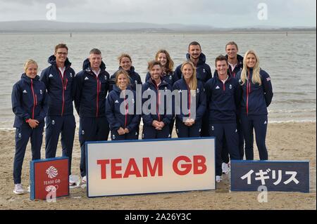 Poole. Vereinigtes Königreich. 01. Oktober 2019. (L und R) Emma Wilson (RS:X-Windsurfer der Frauen), Chris Grube (470 mens zwei Person beiboot), Stuart Bithell (Mens 49er), Hannah Mühlen (Frauen 470 zwei Person beiboot), Alison junge Frauen (Laser radial), Lukas Geduld (mens 470 zwei Person beiboot), Eilidh Mcintyre (Frauen 470 zwei Person beiboot), Charlotte Dobson (Frauen 49er Skiff), Giles Scott (mens eine Person beiboot), Dylan Fletcher (Mens 49er Skiff), Tom Squires (RS:X-Windsurfer mens) und Saskia Tidet(Frauen 49er FX Skiff). Credit: Sport in Bildern/Alamy leben Nachrichten Stockfoto
