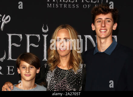 September 30, 2019, Hollywood, CA, USA: 30. September 2019 - Hollywood, Kalifornien - Kim Raver, Lukas West Boyer, Leo Kipling Boyer. Weltpremiere von Disney's â € oeMaleficent: Herrin des Bösen'' im El Capitan Theatre statt. Photo Credit: FSadou/AdMedia (Credit Bild: © F Sadou/AdMedia über ZUMA Draht) Stockfoto