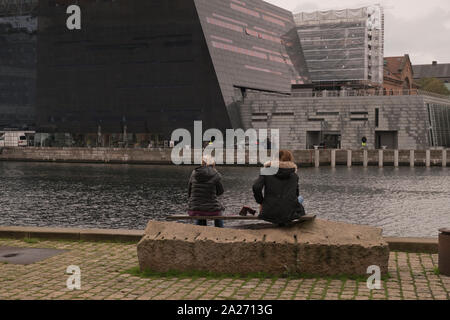 Touristen in der Stadt Kopenhagen an einem bewölkten Herbst Tag, Dänemark Stockfoto