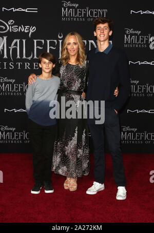 September 30, 2019, Hollywood, CA, USA: 30. September 2019 - Hollywood, Kalifornien - Kim Raver, Lukas West Boyer, Leo Kipling Boyer. Weltpremiere von Disney's â € oeMaleficent: Herrin des Bösen'' im El Capitan Theatre statt. Photo Credit: FSadou/AdMedia (Credit Bild: © F Sadou/AdMedia über ZUMA Draht) Stockfoto