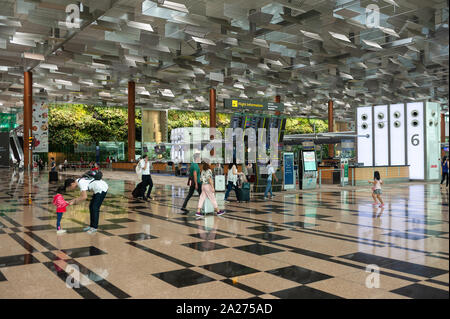 28.04.2019, Singapur, Singapur - ein Blick auf die Abfahrt Halle mit den Check-in-Bereich im Terminal 3 am Flughafen Changi. 0 SL 190428 D 033 CAROEX.JPG [MOD Stockfoto