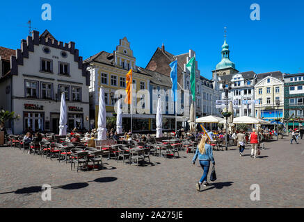 15.05.2019, Recklinghausen, Nordrhein-Westfalen, Deutschland - Straßencafés am Altstädter Markt, Markt in der Altstadt. 00 X 190515 D 128 CAROEX. J Stockfoto