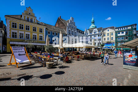 15.05.2019, Recklinghausen, Nordrhein-Westfalen, Deutschland - Straßencafés am Altstädter Markt, Markt in der Altstadt. 00 X 190515 D 129 CAROEX. J Stockfoto