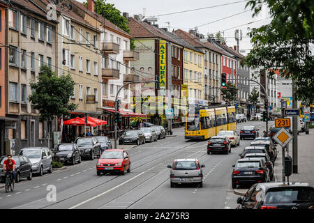 24.05.2019, Essen, Nordrhein-Westfalen, Deutschland - Altendorfer Stra§e in der Altendorf Bezirk gilt als sozialer Brennpunkt. 00 X 190524 D 053 CAROEX. Stockfoto