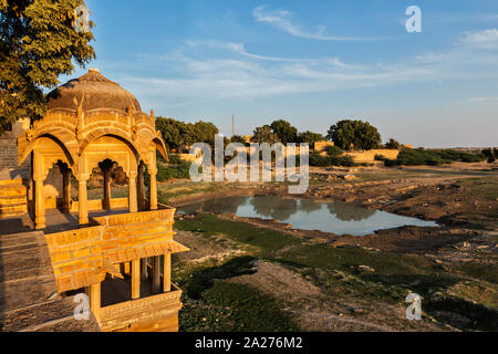 Pavillion bei Amar Sagar See, Jaisalmer, Rajasthan, Indien Stockfoto