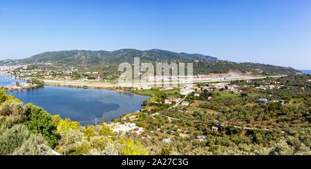 Skiathos, Griechenland - 29 Juli, 2019: Überblick über den Flughafen Skiathos (Jsi) in Griechenland. | Verwendung weltweit Stockfoto