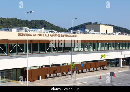 Skiathos, Griechenland - 31. Juli 2019: Terminal des Flughafen Skiathos (Jsi) in Griechenland. | Verwendung weltweit Stockfoto
