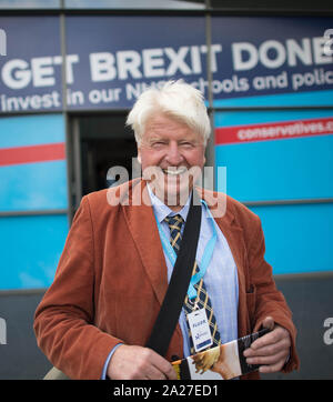 Stanley Johnson, Vater von Premierminister, Boris Johnson, auf dem Parteitag der Konservativen Partei in der Manchester Convention Center. Stockfoto
