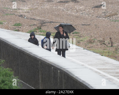 Sheerness, Kent, Großbritannien. Am 1. Oktober 2019. UK Wetter: ein heftiger Regenschauer in Sheerness, Kent. Credit: James Bell/Alamy leben Nachrichten Stockfoto