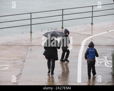 Sheerness, Kent, Großbritannien. Am 1. Oktober 2019. UK Wetter: ein heftiger Regenschauer in Sheerness, Kent. Credit: James Bell/Alamy leben Nachrichten Stockfoto