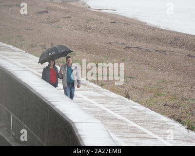 Sheerness, Kent, Großbritannien. Am 1. Oktober 2019. UK Wetter: ein heftiger Regenschauer in Sheerness, Kent. Credit: James Bell/Alamy leben Nachrichten Stockfoto