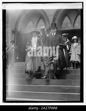 Pres & Frau Coolidge verlassen Kirche, 4/21/24. Stockfoto