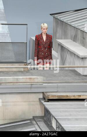Paris, Frankreich. 01 Okt, 2019. CHANEL SS 20 Start- und Landebahn bei der Paris Fashion Week - Paris, Frankreich 01/10/2019 | Verwendung der weltweiten Kredit: dpa/Alamy leben Nachrichten Stockfoto