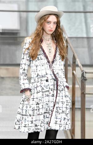 Paris, Frankreich. 01 Okt, 2019. CHANEL SS 20 Start- und Landebahn bei der Paris Fashion Week - Paris, Frankreich 01/10/2019 | Verwendung der weltweiten Kredit: dpa/Alamy leben Nachrichten Stockfoto