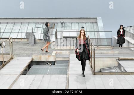 Paris, Frankreich. 01 Okt, 2019. CHANEL SS 20 Start- und Landebahn bei der Paris Fashion Week - Paris, Frankreich 01/10/2019 | Verwendung der weltweiten Kredit: dpa/Alamy leben Nachrichten Stockfoto