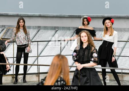 Paris, Frankreich. 01 Okt, 2019. CHANEL SS 20 Start- und Landebahn bei der Paris Fashion Week - Paris, Frankreich 01/10/2019 | Verwendung der weltweiten Kredit: dpa/Alamy leben Nachrichten Stockfoto