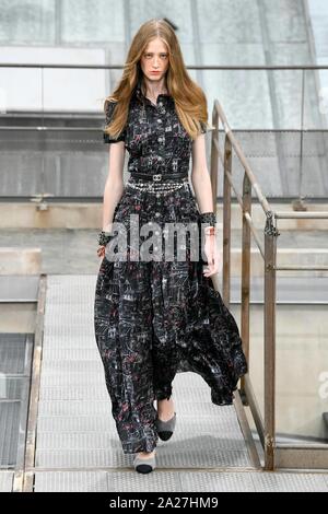 Paris, Frankreich. 01 Okt, 2019. CHANEL SS 20 Start- und Landebahn bei der Paris Fashion Week - Paris, Frankreich 01/10/2019 | Verwendung der weltweiten Kredit: dpa/Alamy leben Nachrichten Stockfoto