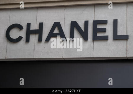 Zürich, Schweiz - 19. Juli 2018: Prada-logo Brand store Fassade Stockfoto