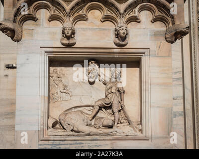 Reich verzierten Relief auf der Fassade von Mailand Catehdral in Italien zeigt David und Goliath Stockfoto