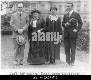 Präsident Coolidge, Mother Jones, Frau Coolidge und Theodore Roosevelt, jr., stellte das Stehen auf Rasen des Weißen Hauses. Stockfoto