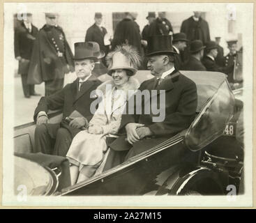 President Coolidge, Frau Coolidge und Senator Curtis auf dem Weg zum Capitol Stockfoto