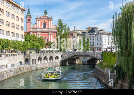 Sightseeing Boat Kreuzfahrt auf dem Fluss Ljubljanica und fünf Brücken, Altstadt, Ljubljana, Slowenien Stockfoto