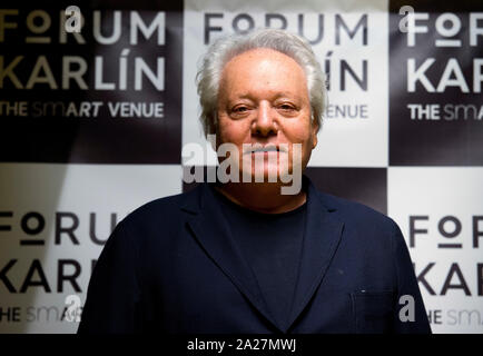 Prag, Tschechische Republik. 01 Okt, 2019. Einer der neuen Inhaber des Forums Karlin multifunktionale Halle Serge Bornestein posiert für die Fotografen auf einer Pressekonferenz am 1. Oktober 2019, in Prag, Tschechische Republik. Credit: Katerina Sulova/CTK Photo/Alamy leben Nachrichten Stockfoto