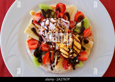 Eis und Obst Waffel. Stockfoto