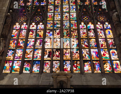 Kirchenfenster von Mailand Catehdral in Italien Stockfoto