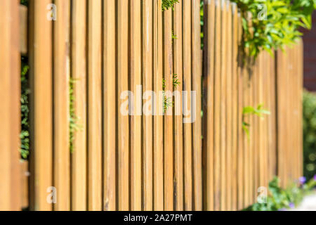 Neu gebaute Gartenzaun als Eigentum Grenze Stockfoto
