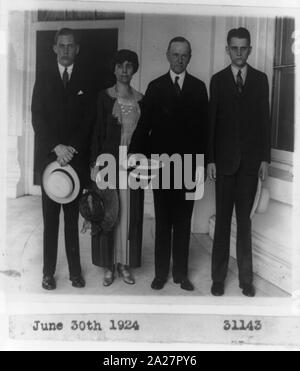 Präsident und Frau Coolidge mit Söhnen, full-length Portrait Stockfoto