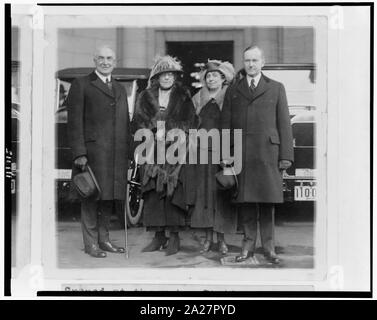 Präsident und Frau Harding und Vice President und Frau Coolidge stehend an der Union Station, bei ihrer Ankunft an der Eröffnung Stockfoto