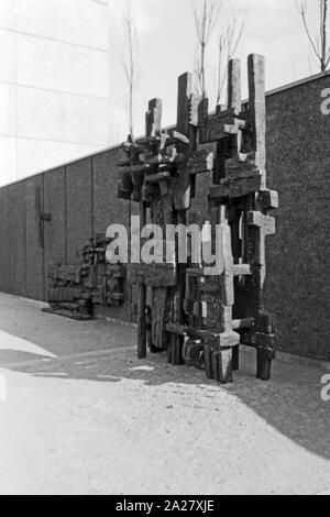 Katholische Kirche Maria Regina Martyrum in Berlin Charlottenburg, Deutschland 1963 sterben. Römisch-katholische Kirche Maria Regina Martyrum in Berlin Charlottenburg, Deutschland 1963. Stockfoto