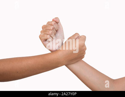 Cgildren Hand für Beziehung zusammen auf weißem Hintergrund Stockfoto