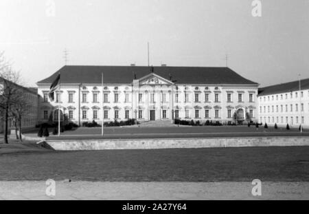 Schloss Bellevue, Sitz des deutschen Bundespräsidenten in Berlin, Deutschland 1963. Schloss Bellevue in Berlin, Residenz des Präsidenten der Bundesrepublik Deutschland, 1963. Stockfoto