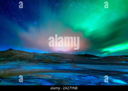 Aurora Borealis - Leirhnukur Geothermie hot spring, Island Stockfoto