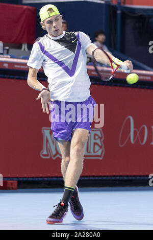 Tokio, Japan. 1. Okt, 2019. Denis Shapovalov (CAN) schlägt eine Rückkehr gegen Miomir Kecmanovic (SRB) während ihrer Herren Einzel der ersten Runde an der Rakuten Japan Open Tennis Championships 2019 in Ariake Colosseum. Das Turnier ist vom 30. September bis zum 6. Credit: Rodrigo Reyes Marin/ZUMA Draht/Alamy leben Nachrichten Stockfoto